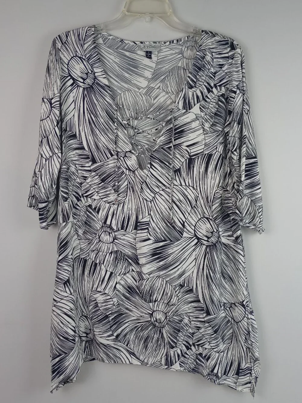 J Valdi Womens S Black White 3/4 Sleeve Flower Shark Bite Tunic Cover Dress Top